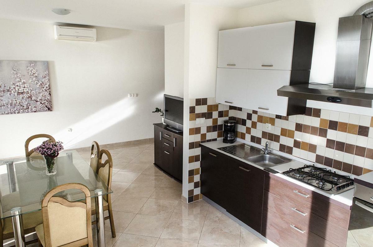 Mars Apartment Трогир Екстериор снимка